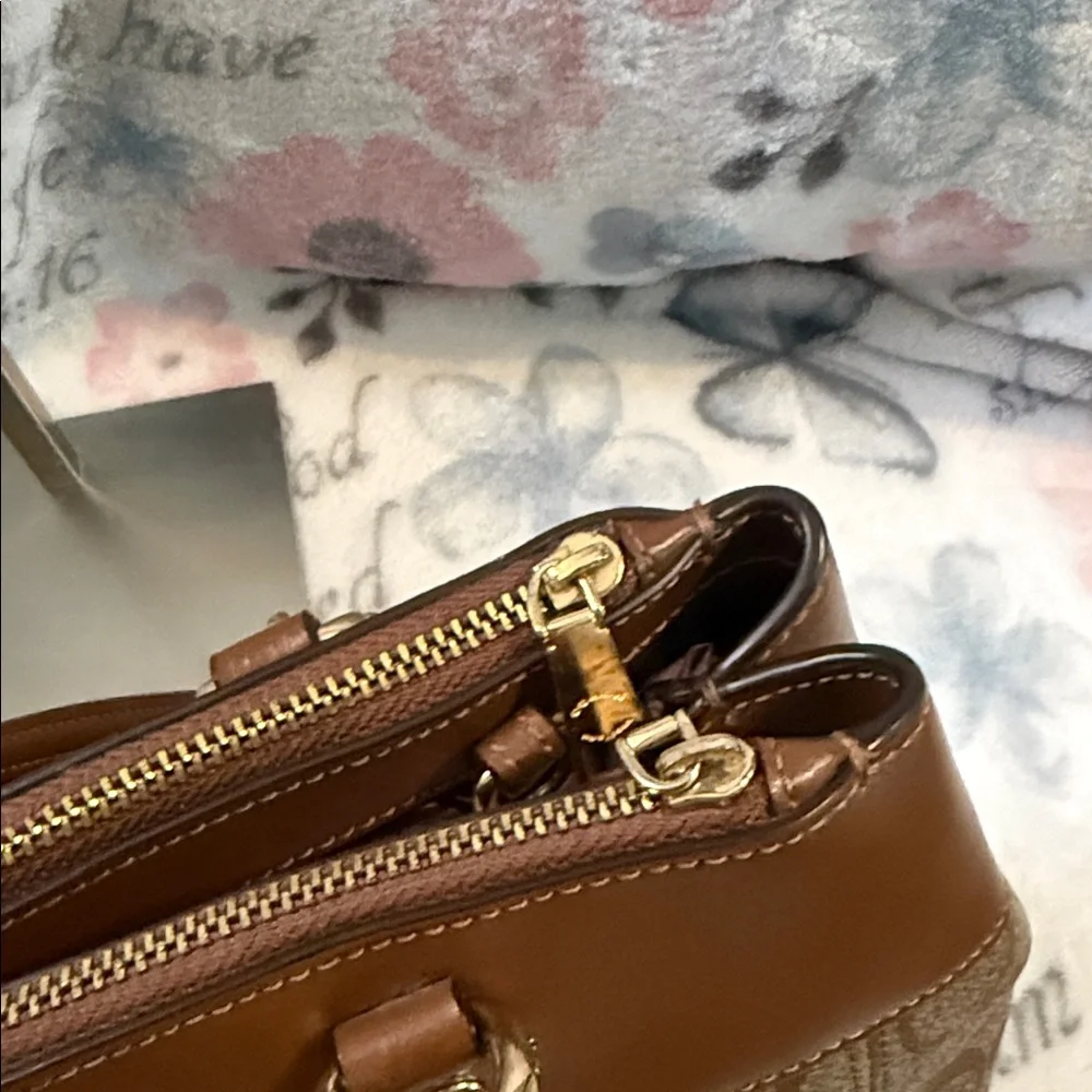 Coach Mini Brooke Carryall in signature canvas Style No. F26139 with straps EUC - Picture 15 of 16